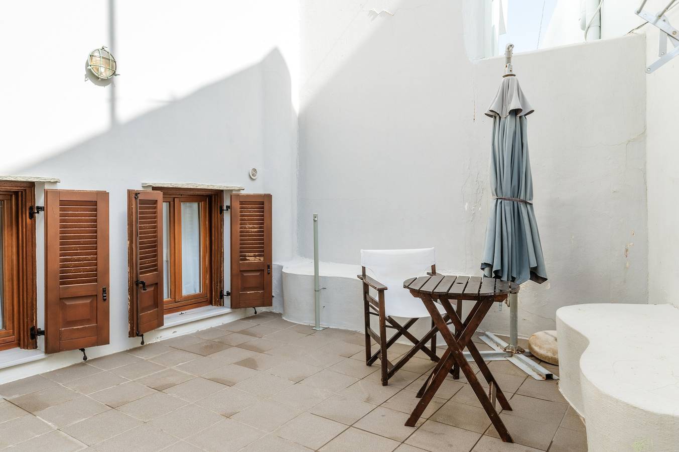 Studio Apartment 'En Tino Basement 5' with Private Terrace, Wi-Fi and Air Conditioning in Tinos