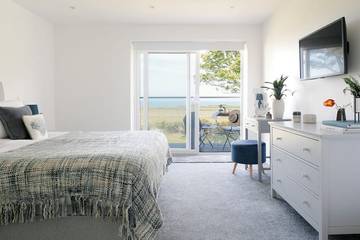 Holiday Rental for 16 People in Nefyn, Llŷn Peninsula, Photo 2