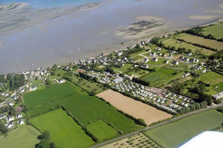 Tente pour 2 personnes, avec bassin pour enfant dans Cotentin - 4
