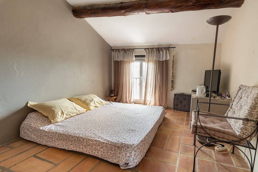Coquette maison en pierre de 90m2, au pied du Luberon de 2  à 4 pers in Mérindol, Parc naturel régional du Luberon