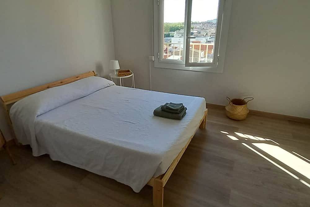 Entire apartment, Cozy renovated appartment. Family friendly in Terrassa, Barcelona Inland