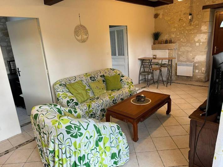 Location de vacances pour 5 personnes, avec jardin à Crouzilles - 2