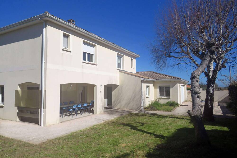Villa 250m² avec piscine intérieure - 12 couchages in Breuillet, Côte de Beauté