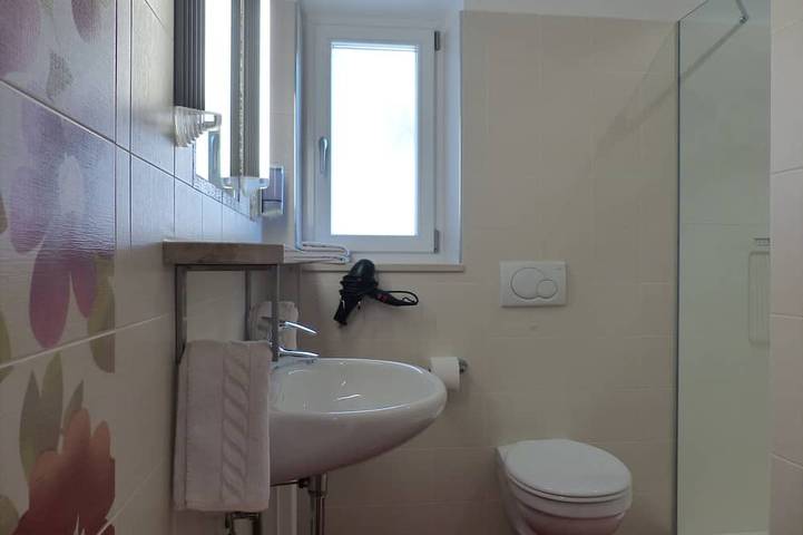 Appartamento intero, Sunny apartment, large south-facing balcony, wonderful view - South Tyrol Guest Pass included in Caines, Val Passiria