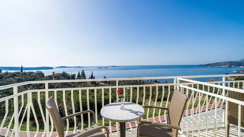 Ferienwohnung für 2 Personen, mit Pool und Balkon in Plat