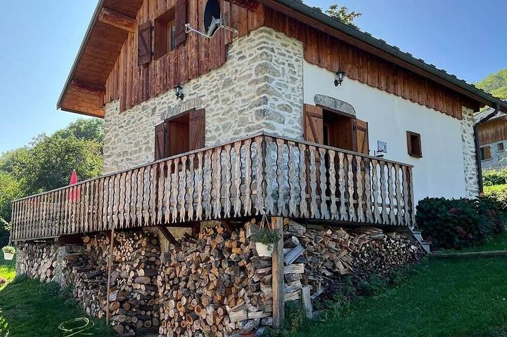 Maison de campagne pour 6 personnes, avec jardin et balcon, animaux acceptés à Saint-Alban-des-Villards