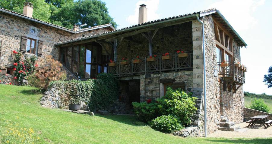 Gîte pour 11 personnes, avec terrasse et jardin