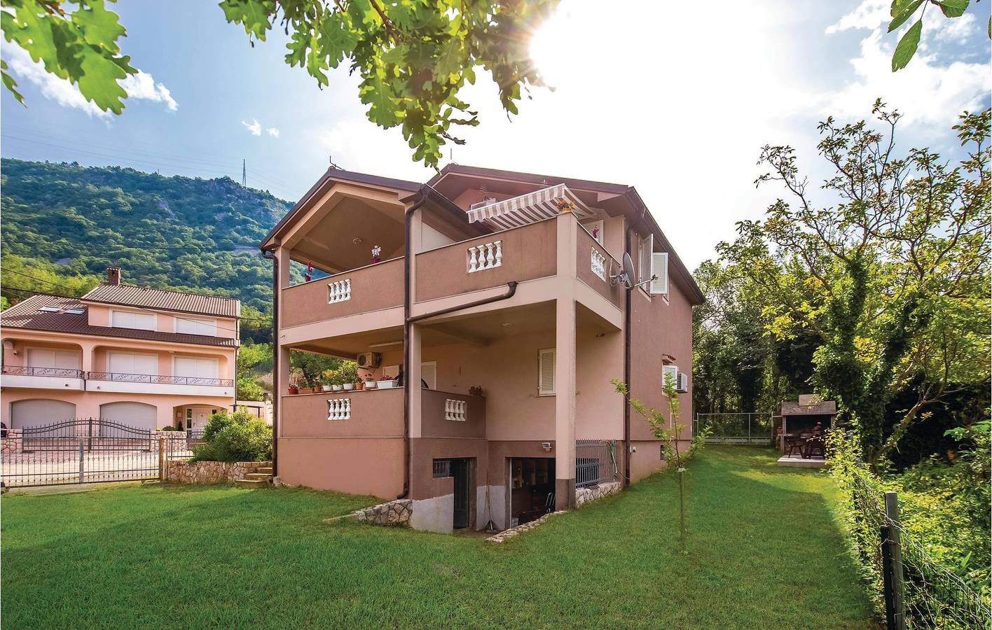 Ganze Ferienwohnung, Gemütliche Ferienwohnung mit Terrasse, WLAN, Parkplatz, 300 m zur Küste in Bakarac, Kraljevica