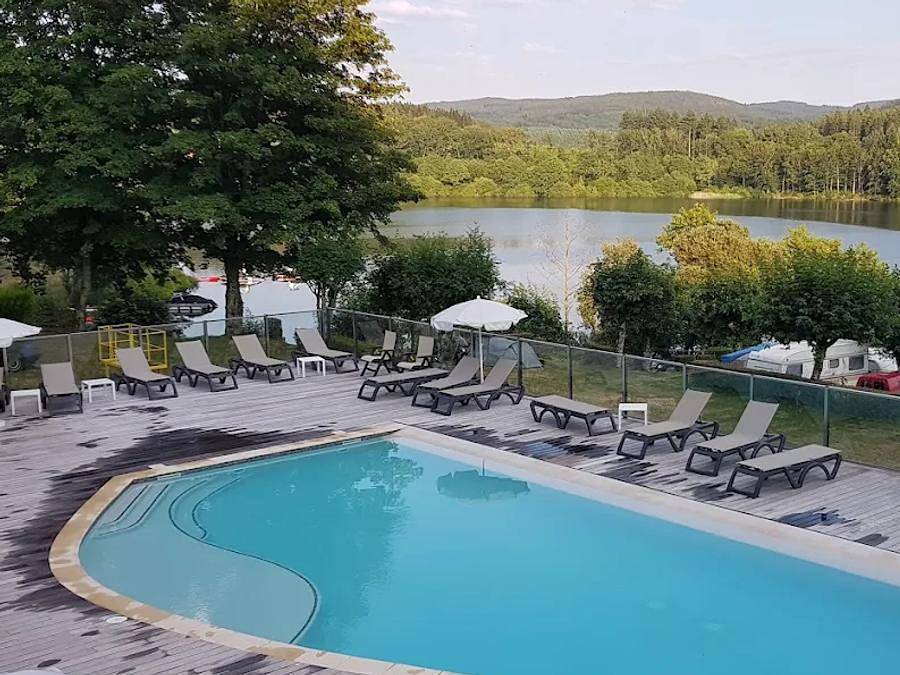 Camping Le Rouquié du Lac - Chalet 4 personnes - Gitotel (4couchages) in Lamontélarié, Région de Lacaune