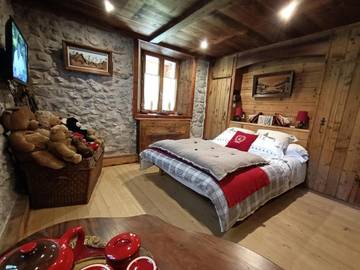Gîte pour 6 personnes, avec jacuzzi ainsi que sauna et jardin, adapté aux familles à Vacheresse