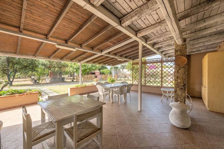 Petite maison près de la plage avec climatisation, jardin et terrasse in Chia, Domus De Maria