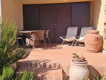 Gîte pour 6 personnes, avec piscine et terrasse ainsi que vue et jardin dans Sole Ruiu