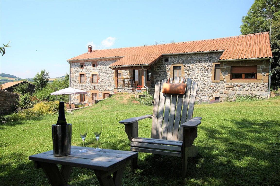 Le Clos des Pierres Rouges - Chambre Chez Léontine in Saint-Privat-d'Allier, Haute-Loire