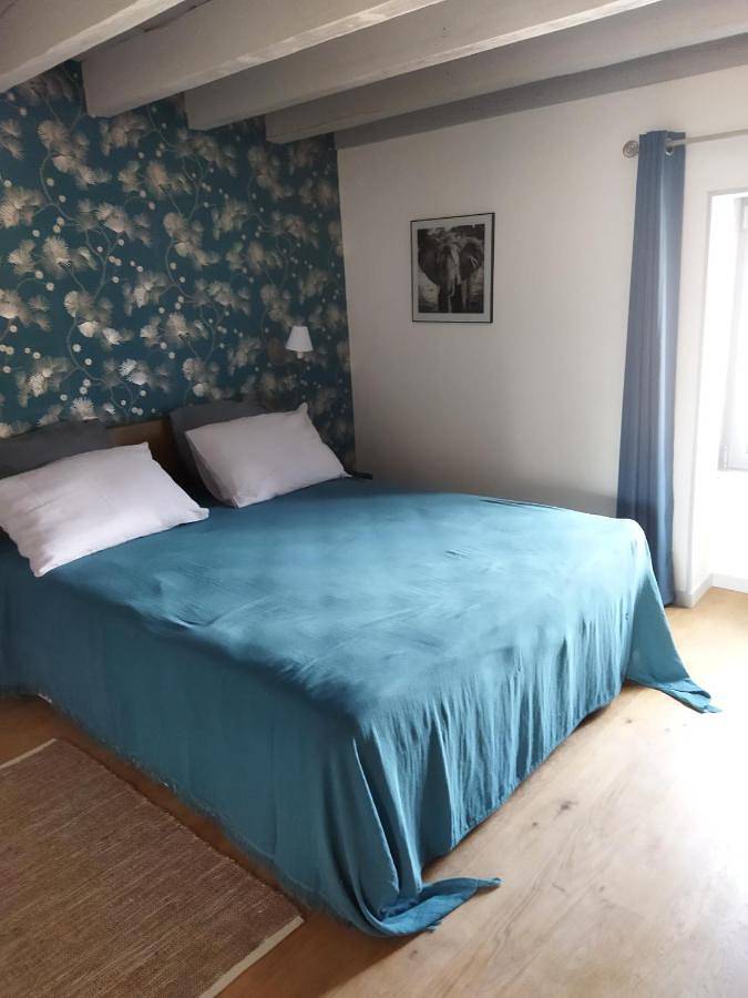 Chambre d’hôte pour 2 personnes, avec Balcon et Terrasse ainsi que Jardin et Piscine dans Beaujolais - 2