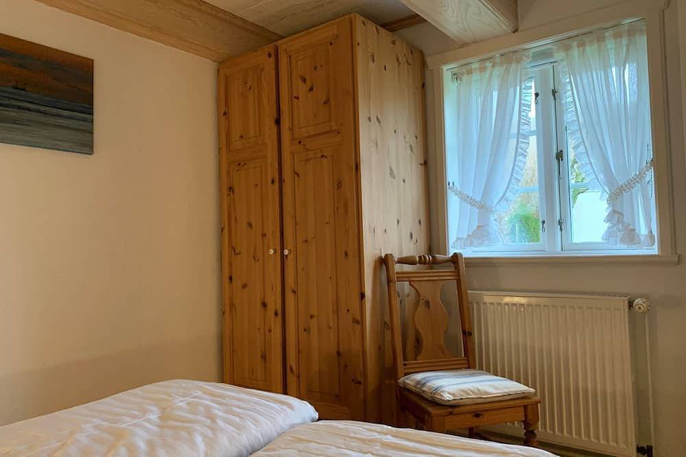 Ganze Wohnung, Helle Gartenwohnung mit eigenem Terrassenplatz in Nebel, Amrum