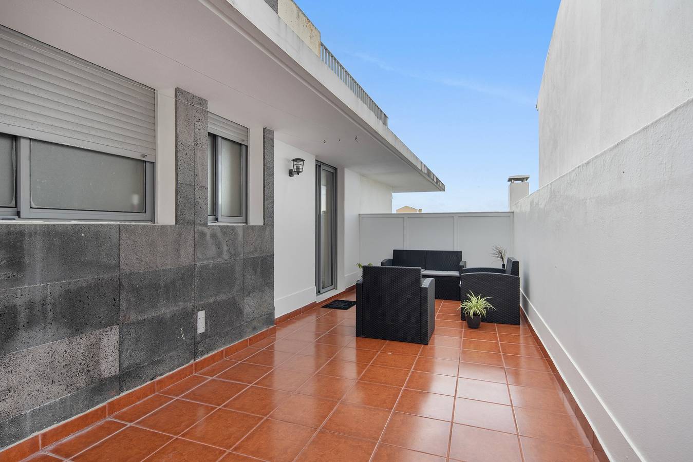 Apartamento entero, Apartamento 'Casa 84' con vistas al mar, terraza privada y Wi-Fi in Isla de San Miguel, Ponta Delgada