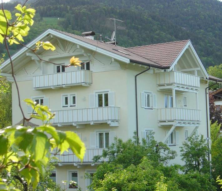 Ferienwohnung für 6 Personen, mit Terrasse und Garten sowie Sauna und Ausblick in Tisens