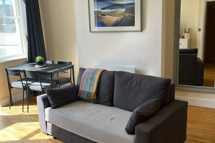 Holiday letting for 4 people, with Balcony in Cardiff