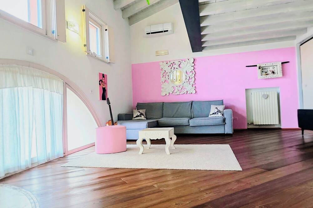 Apartamento entero, Your Little Loft, Delightful Loft 15 minutes from Lake Garda in Villafranca di Verona, Provincia de Verona