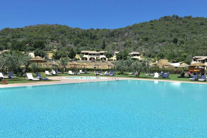 Appartamento per 2 persone, con piscina e balcone/terrazza a Suvereto