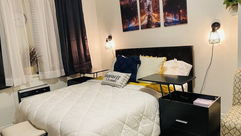 Ganze Wohnung, Cozy -Center of Attention- w/fireplace, free laundry & full kitchen in Philadelphia, Philadelphia County