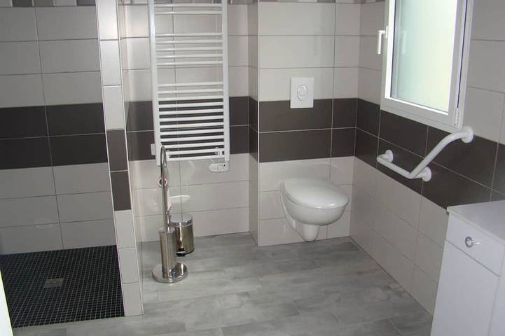 Location de vacances pour 6 personnes, avec piscine et jardin ainsi que terrasse et jacuzzi à Bressuire - 4