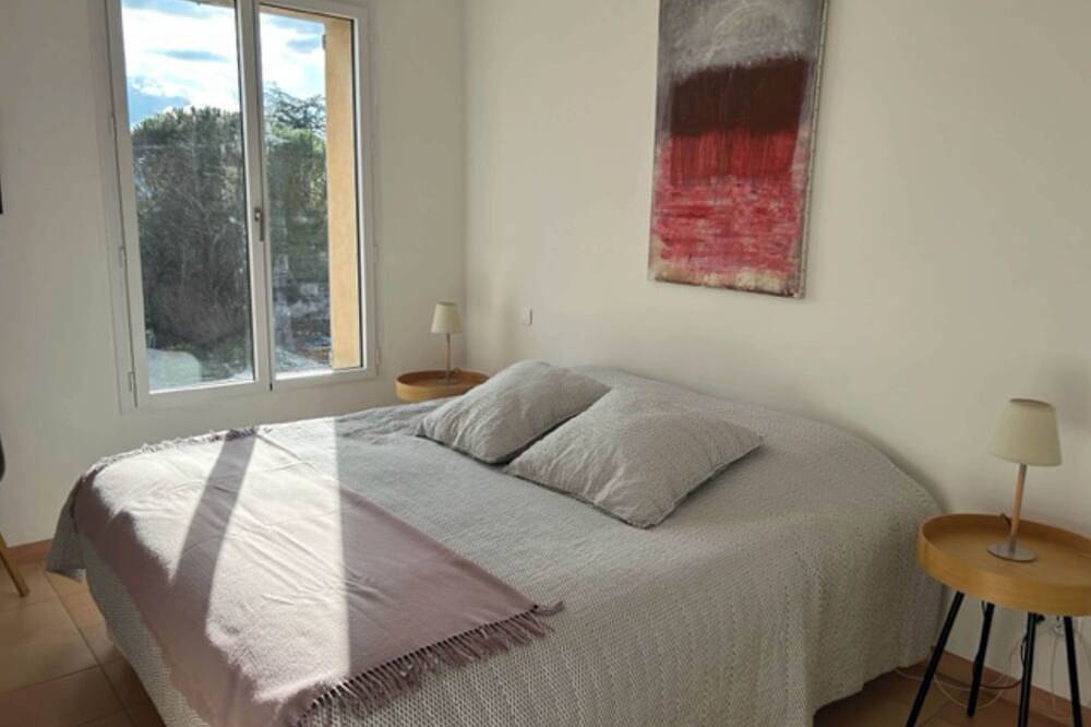 In the heart of the Luberon and the Colorado Provençal, former school completely renovated in Rustrel, Parc naturel régional du Luberon