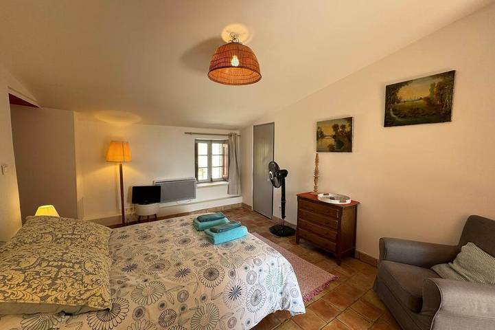 Appartement entier, Studio Ouest - Chambre Vignoble Château Barbebelle in Rognes, Région d'Aix-en-Provence