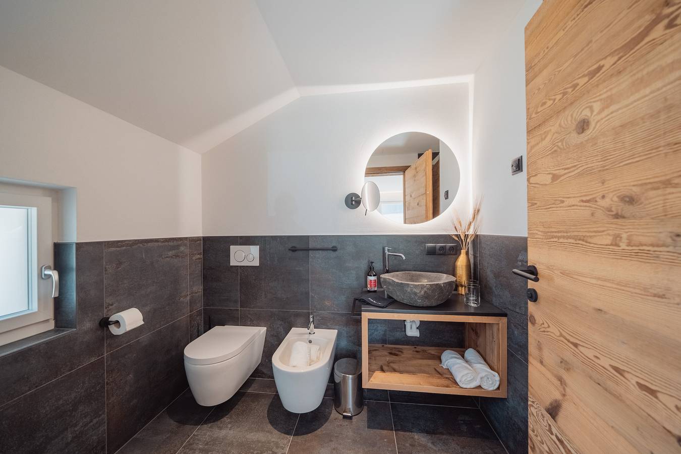 Ganze Wohnung, Ferienwohnung 'Edelweiß' mit Bergblick, Gemeinschaftsterrasse und Wlan in Villgratner Berge, Gsies