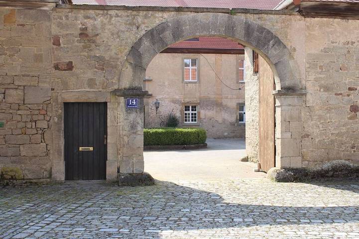 Ganze Wohnung, Doppelzimmer (20m2) in ehemaliger Scheune mit Fußbodenheizung in Bastheim, Rhön-Bayern