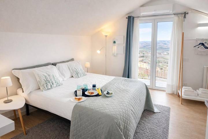 Gîte pour 2 personnes, avec vue ainsi que piscine et jardin à Govone - 2