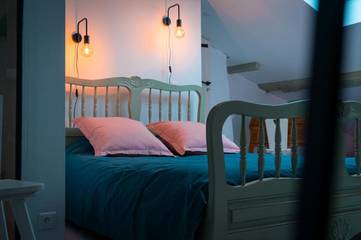 Cottage pour 4 personnes, avec piscine ainsi que jardin et balcon à Cenves