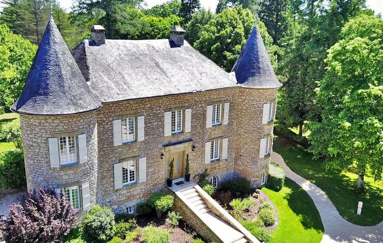 Location de vacances pour 8 personnes, avec piscine ainsi que terrasse et jacuzzi à Cénac-et-Saint-Julien - 4