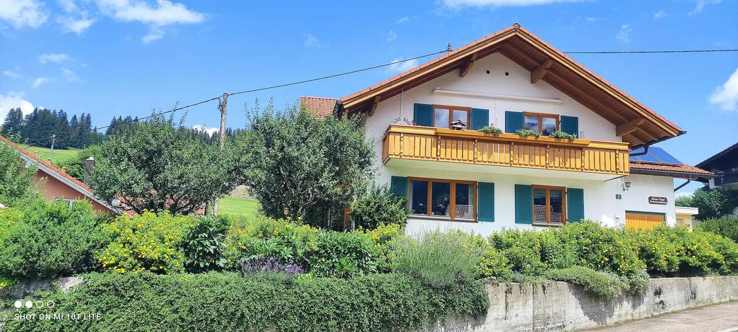Ferienwohnung für 2 Personen, mit Balkon und Garten in Rettenberg