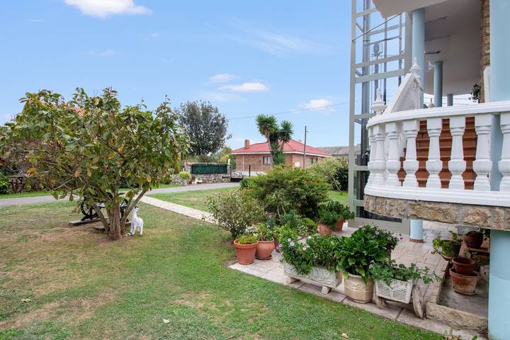 Appartement entier, Appartement 'El Burby II Surf & Family' avec terrasse, grand jardin et barbecue in Somo, Ribamontán al Mar