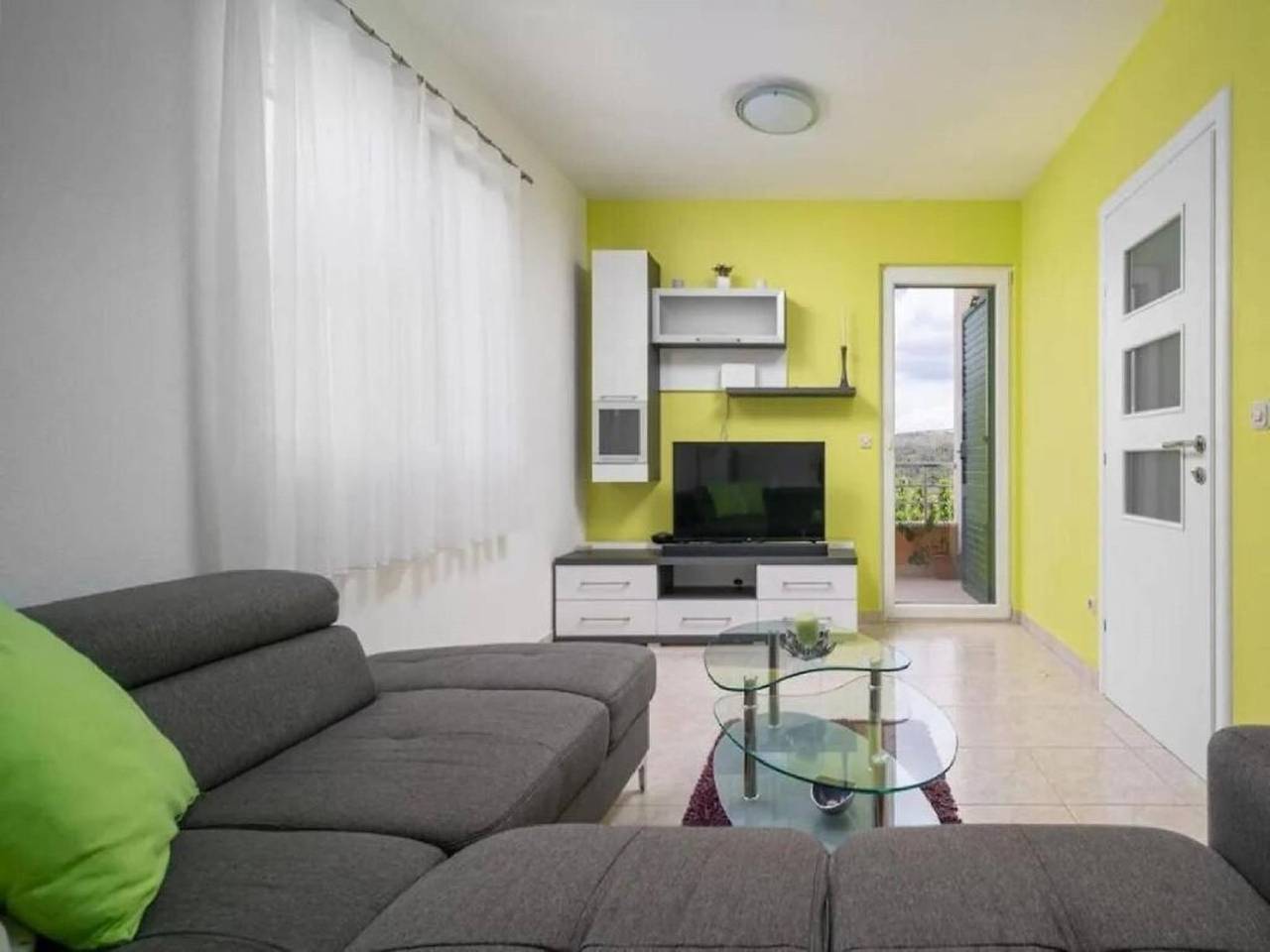 Sunny Holiday Home With Pool in Milna, Brac