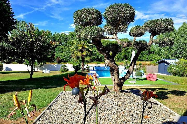 Location de vacances pour 6 personnes, avec Balcon ainsi que Jacuzzi et Jardin dans Saint-Gelais