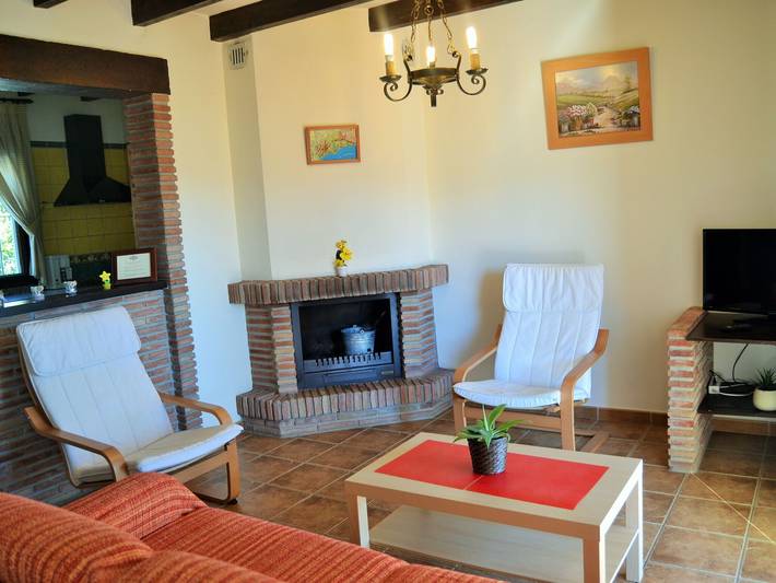 Casa rural para 4 personas, con jardín además de piscina y terraza, Familias con niños en Viñuela - 4