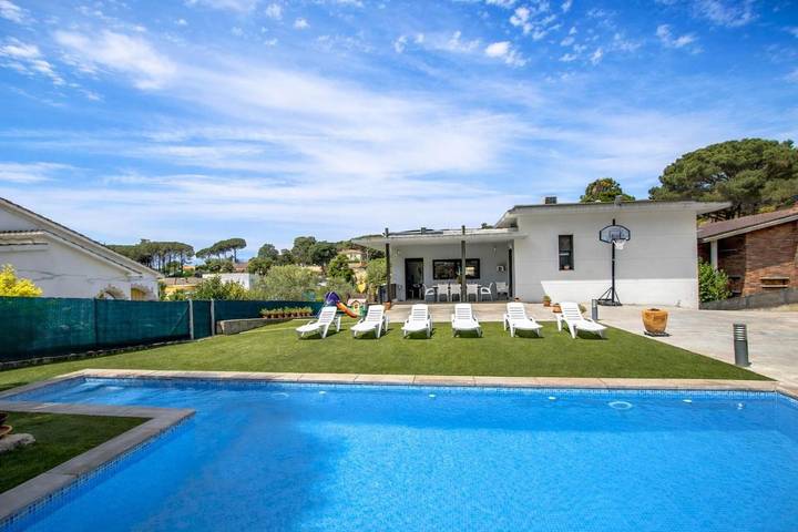 Casa rural para 8 personas, con Terraza y Jardín además de Piscina y Vistas en Viloví de Oñar