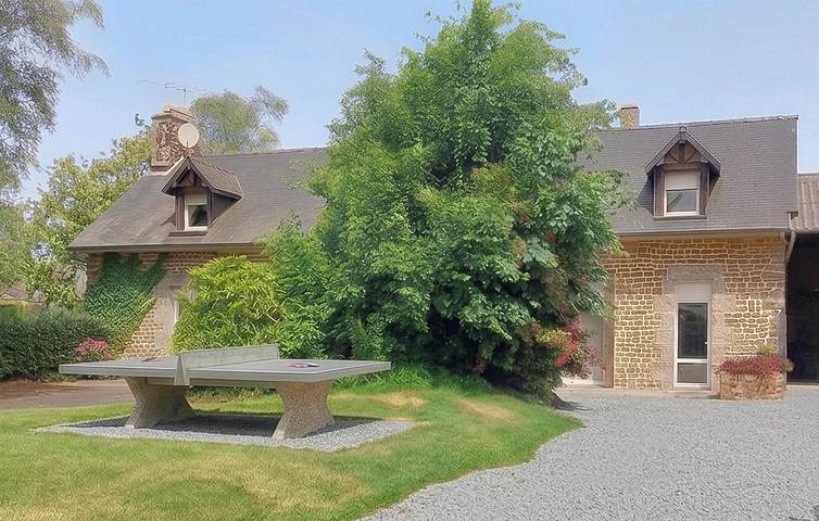 Location de vacances pour 6 personnes, avec Jacuzzi ainsi que Terrasse et Jardin à La Chapelle-Urée
