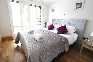 Holiday Home for 32 People in Christchurch, South West England, Photo 2