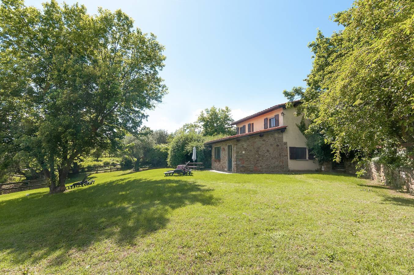 Orcio – Romantisches Studio mit privater Terrasse nahe Pool in Reggello, Valdarno