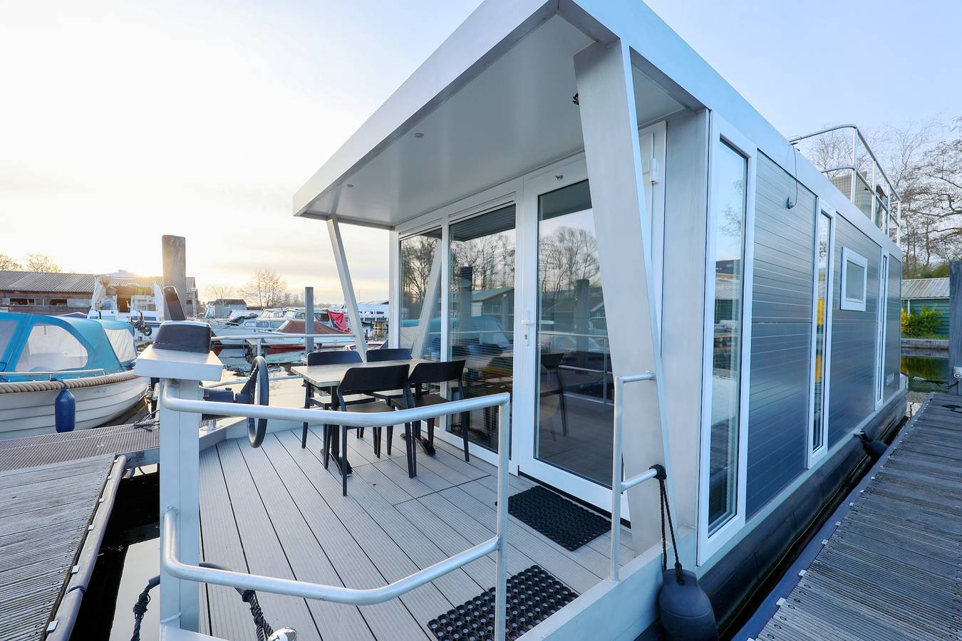 Marina Parcs — Hausboot mit Dachterrasse und Balkon (4 pers) "De Hoop" in Amsterdam Zuid, Nordholland