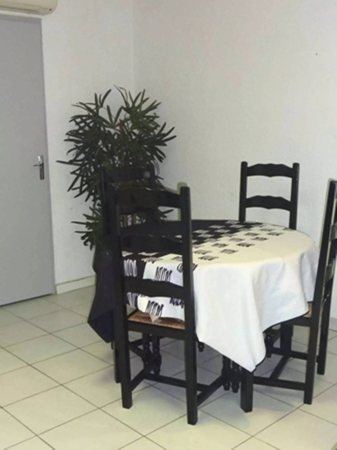 Appartement entier, Spacieux appartement avec Wifi et climatisation in Marseillan, Côte d'Améthyste