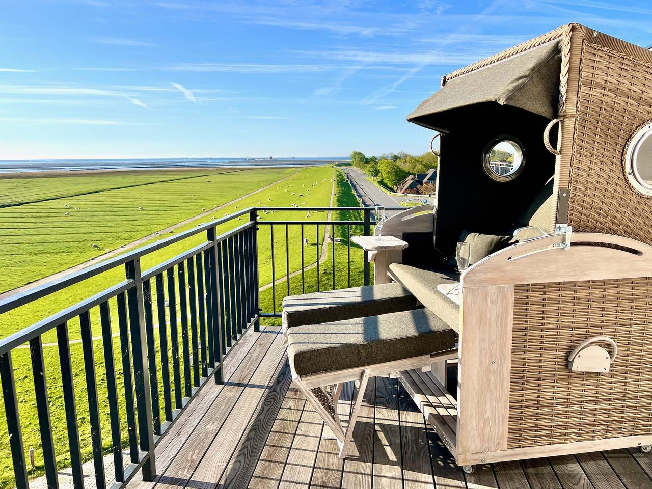 Ganze Wohnung, Pellworm living - Ferienwohnung mit privater Sauna und Panoramablick in Tammensiel, Pellworm