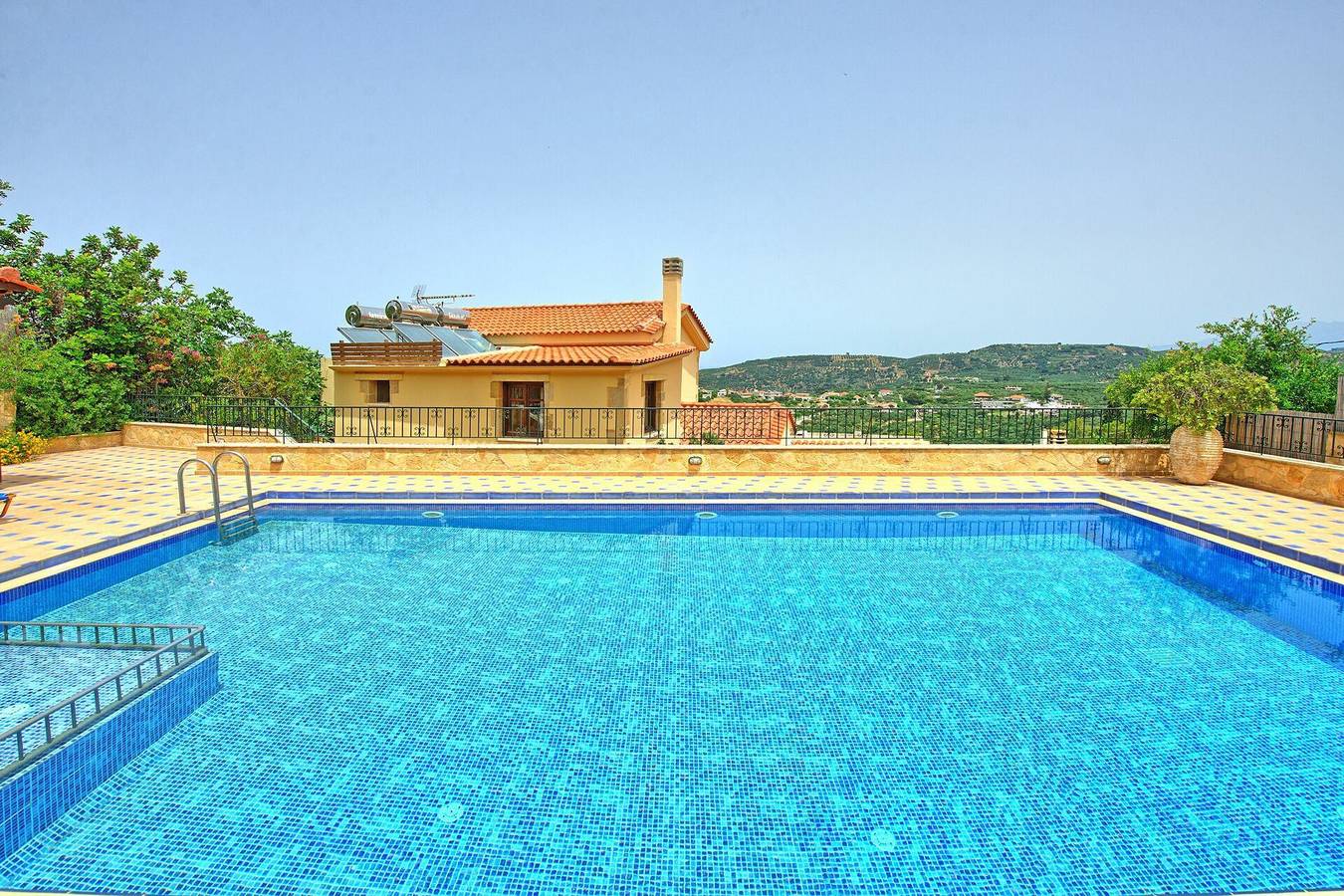 Villa for 12 personer med balkong in Chaniaregionen