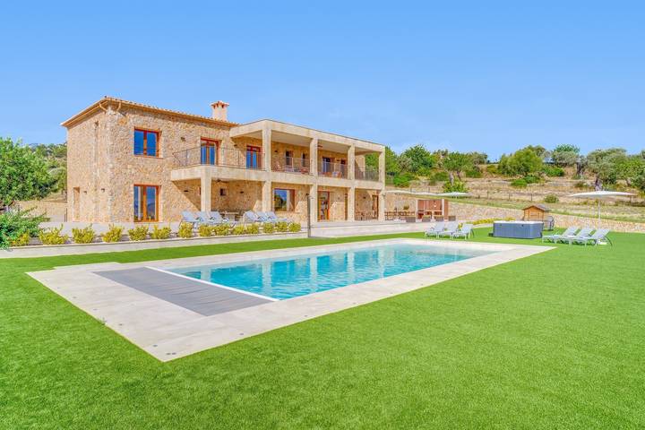 Chalet para 12 personas, con jardín además de jacuzzi y piscina para niños en Mallorca