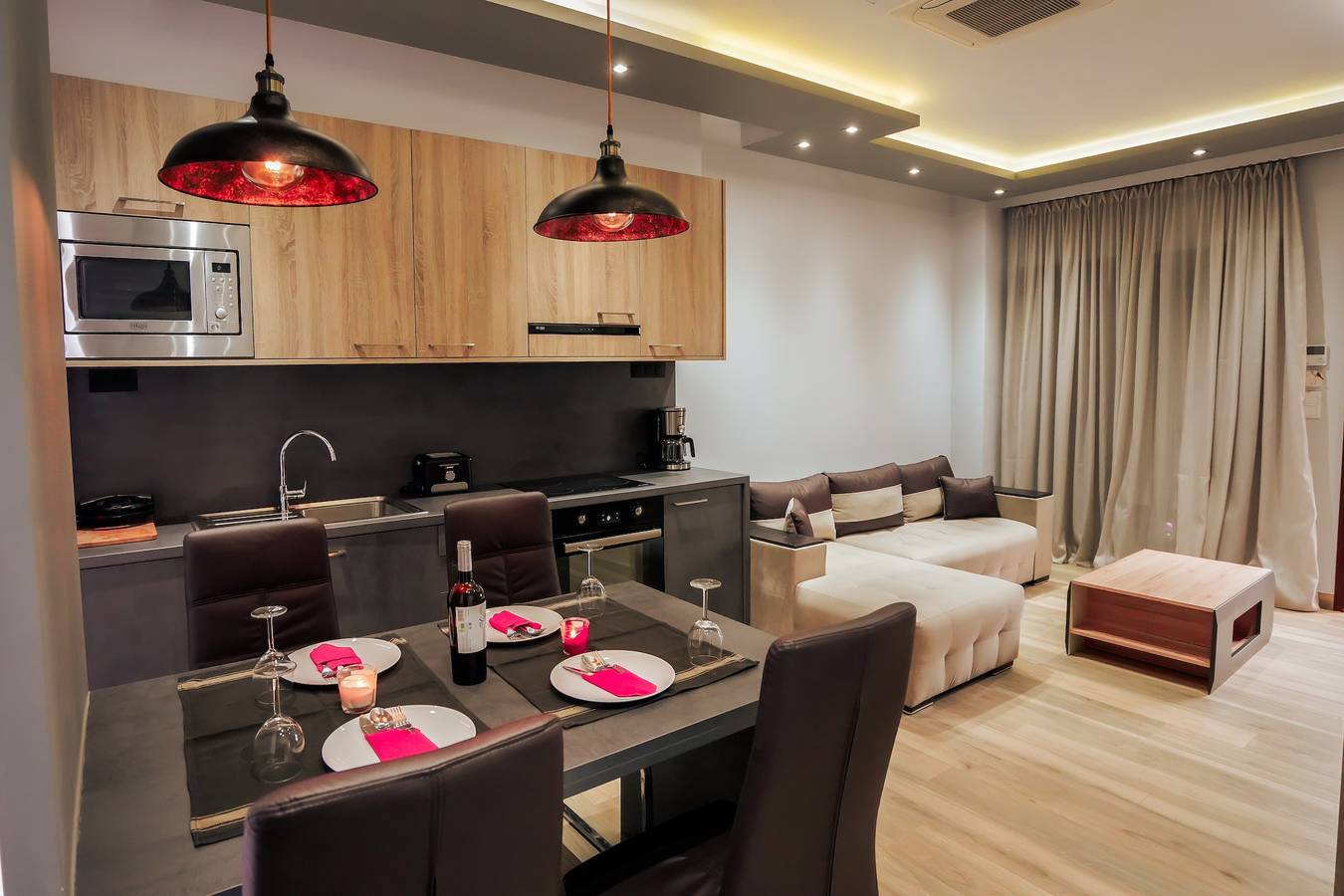Entire holiday apartment, 1 Bed Apartment - Sleeps 4 - Parking, Wifi in Nea Moudania, Halkidiki