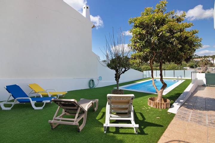 Villa für 6 Personen, mit Balkon und Garten in Albufeira