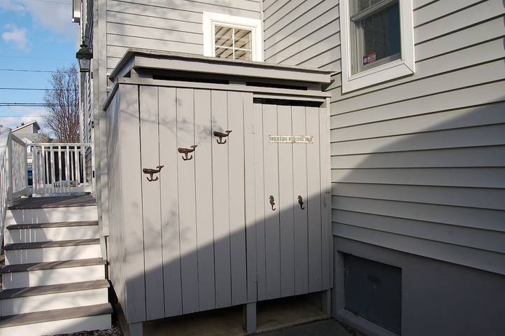 Vacation rental for 15 people, with hot tub and yard in Lewes